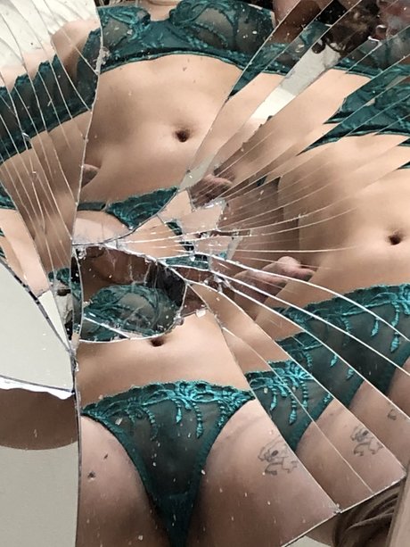 Photo nue de fuite OnlyFans de Mya 