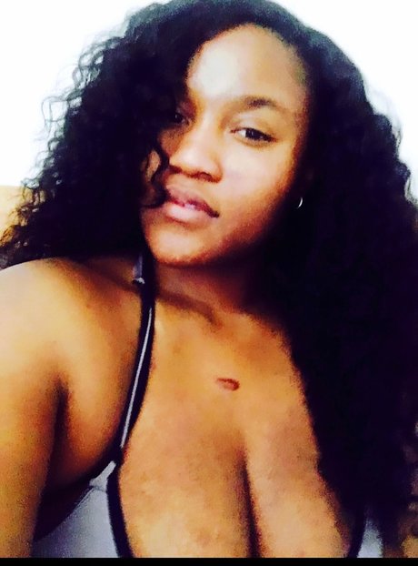 Alasti lekkinud OnlyFans-i pilt Joy