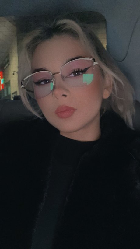 Mira OnlyFansリークヌード写真