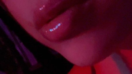 Nacktes geleaktes OnlyFans-Foto von Mami Miq