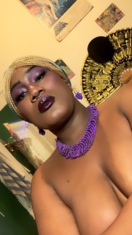 Alasti lekkinud OnlyFans-i pilt Ts Nikki