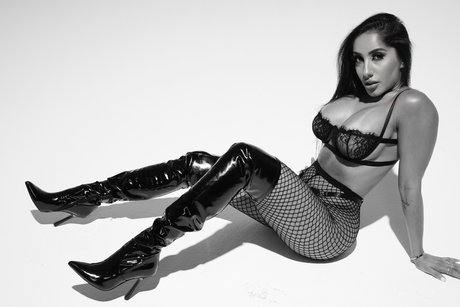 Обнаженная фотография утечки OnlyFans от Miss Narmin