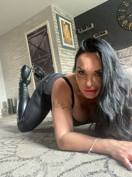 Naakte gelekte OnlyFans-foto van Miss Lara Perfect