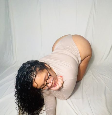 Bigkara OnlyFansリークヌード写真