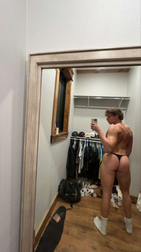 Naakte gelekte OnlyFans-foto van Jersey