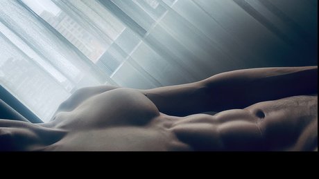 Naken lekkede OnlyFans-bilde av  Jiang