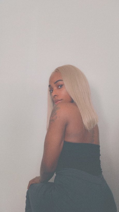 Foto di nudo di fuga di OnlyFans di Tori