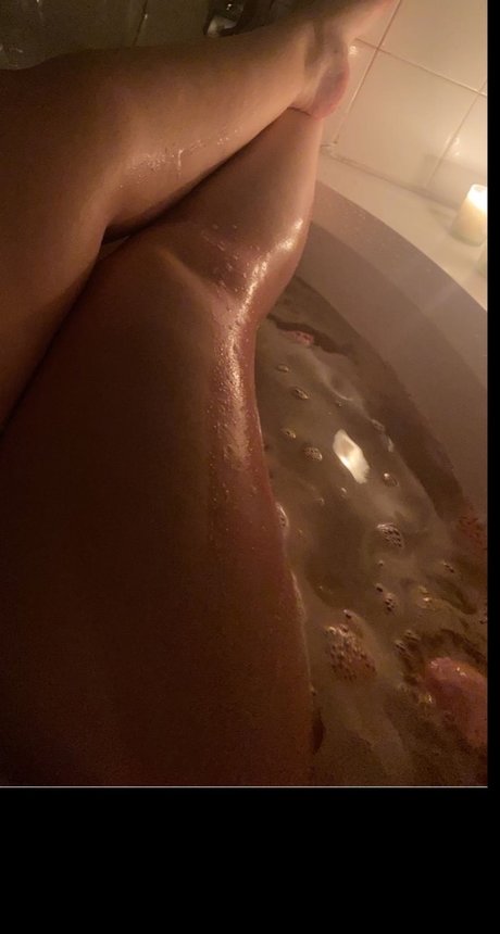 Naken lekkede OnlyFans-bilde av Feetfairyxx