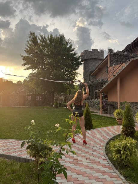 Naken lekkede OnlyFans-bilde av Mistress Zeida