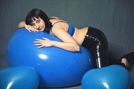 Alasti lekkinud OnlyFans-i pilt Miss Teal Tease