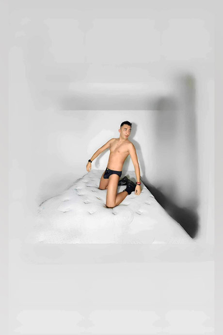 Foto di nudo di fuga di OnlyFans di Aaron 23cm 