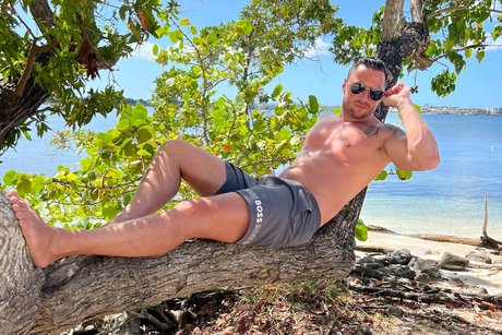 Naken lekkede OnlyFans-bilde av Karl James  Vip