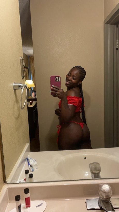 Naken lekkede OnlyFans-bilde av Chocolateesensationn