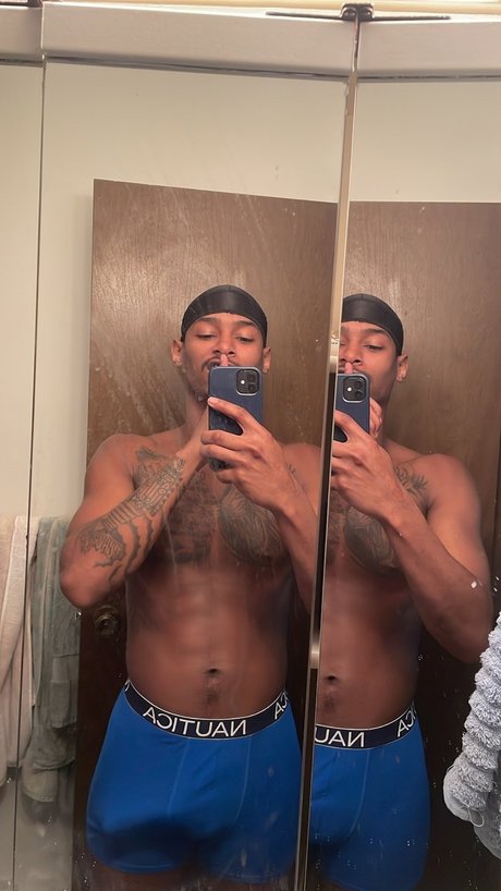 Nahá fotka uniklých OnlyFans od Hollywood