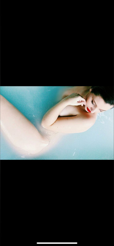 Naakte gelekte OnlyFans-foto van Goddess Indigo Free