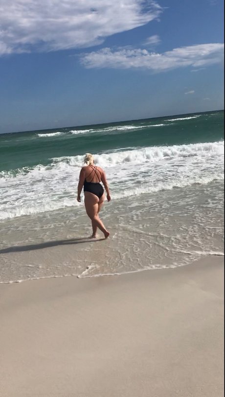 Alasti lekkinud OnlyFans-i pilt Miss Booty