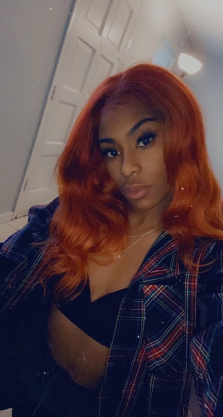 Alasti lekkinud OnlyFans-i pilt Molly Santan