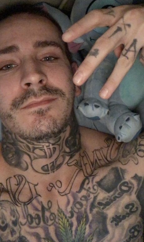 Naken lekkede OnlyFans-bilde av Mbrynes