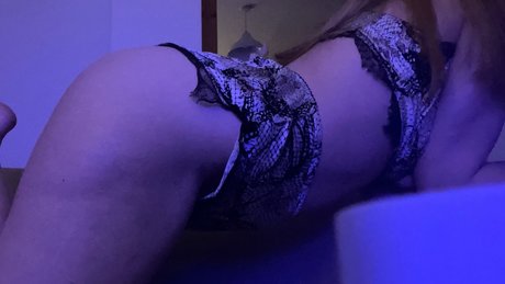 Alasti lekkinud OnlyFans-i pilt Elise