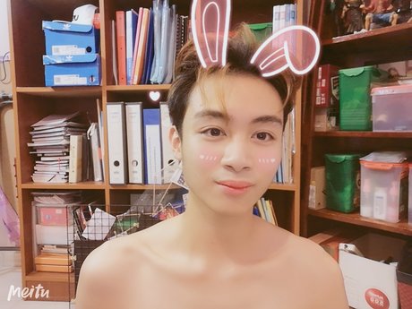 Naakte gelekte OnlyFans-foto van Mrouch