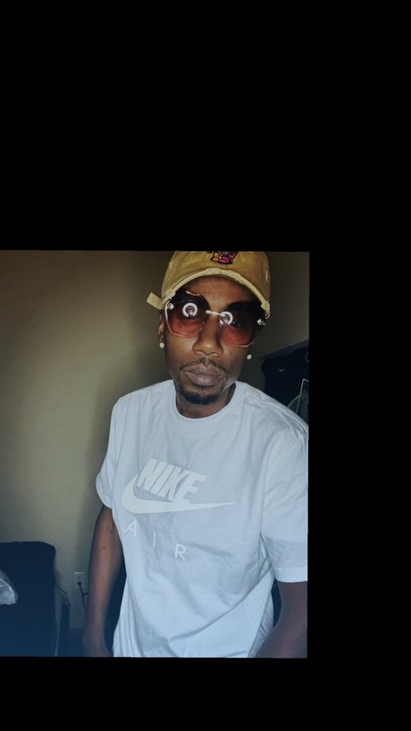 Alasti lekkinud OnlyFans-i pilt Valid