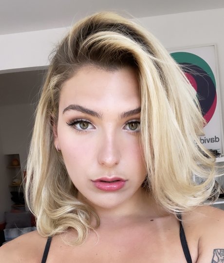 OnlyFans-model Moxie Doll