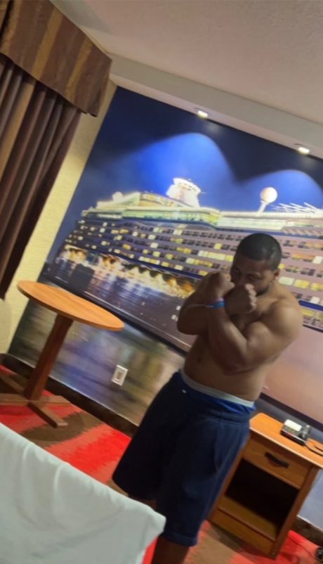 Naken lekkede OnlyFans-bilde av Joshua J Feldman