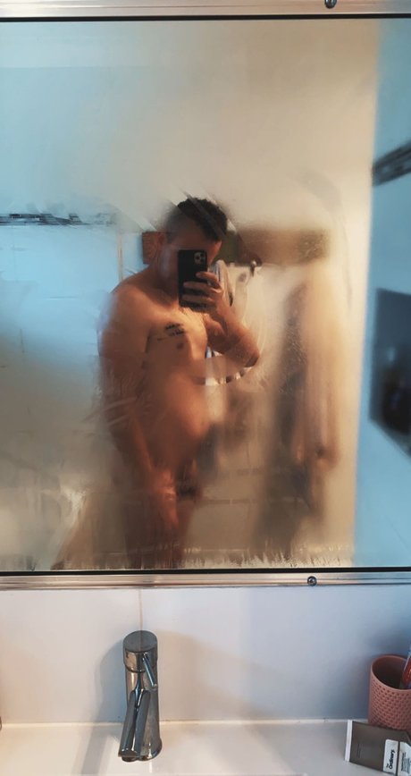 Nahá fotka uniklých OnlyFans od Dave