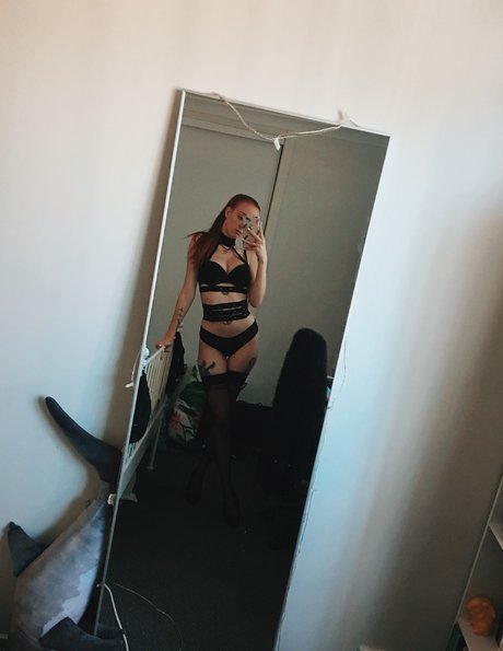 Naken lekkede OnlyFans-bilde av Ginger