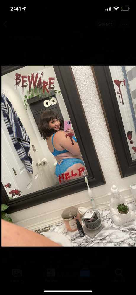 Naakte gelekte OnlyFans-foto van Lola