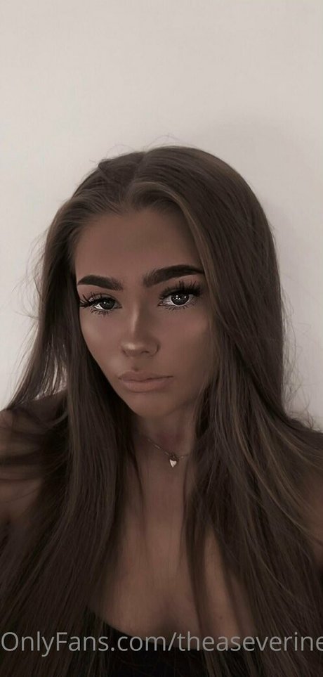 OnlyFans-model Enirevesfree