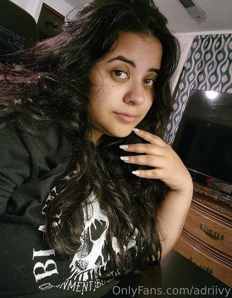 Naken läckt OnlyFans-bild av Adriivy