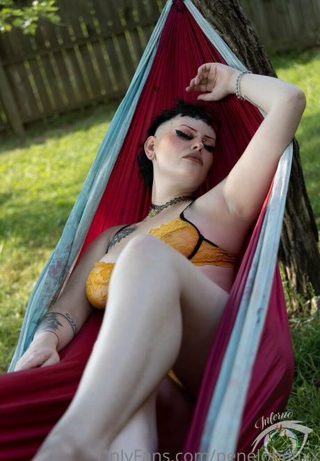 Naken lekkede OnlyFans-bilde av Penelopefixx