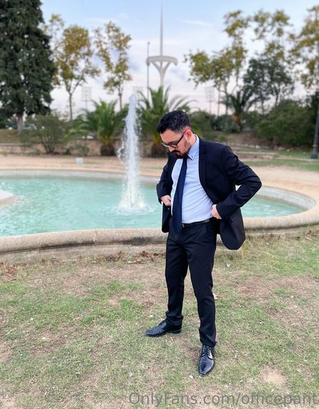 Обнаженная фотография утечки OnlyFans от Officepant