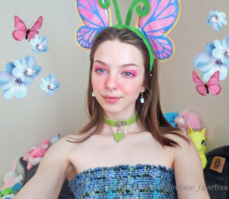 Naakte gelekte OnlyFans-foto van Clairebearrawrfree