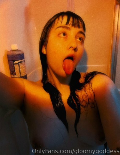 Alasti lekkinud OnlyFans-i pilt Gloomygoddess