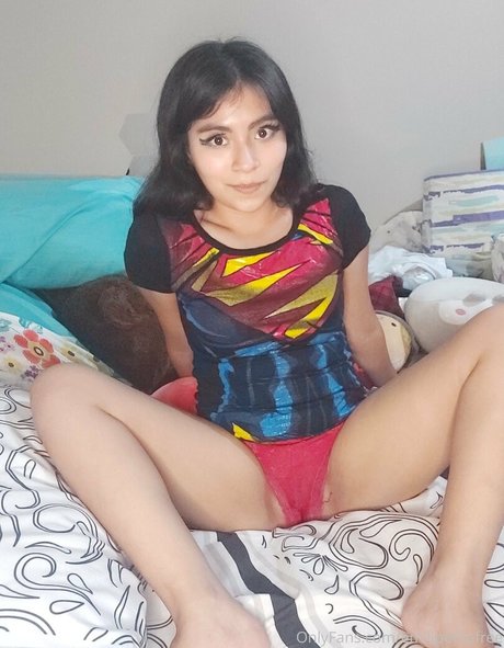 Emilipetitefree OnlyFansリークヌード写真