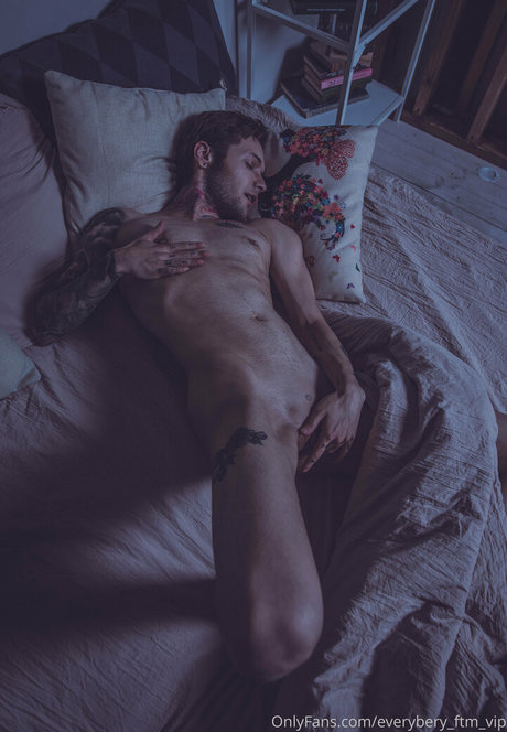 Nacktes geleaktes OnlyFans-Foto von Everyberyftmvip