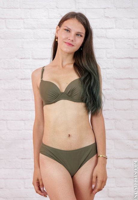 Foto di nudo di fuga di OnlyFans di Adrianna Babin