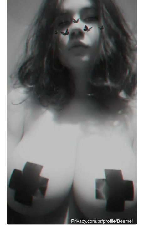 Naakte gelekte OnlyFans-foto van Abeia Mel