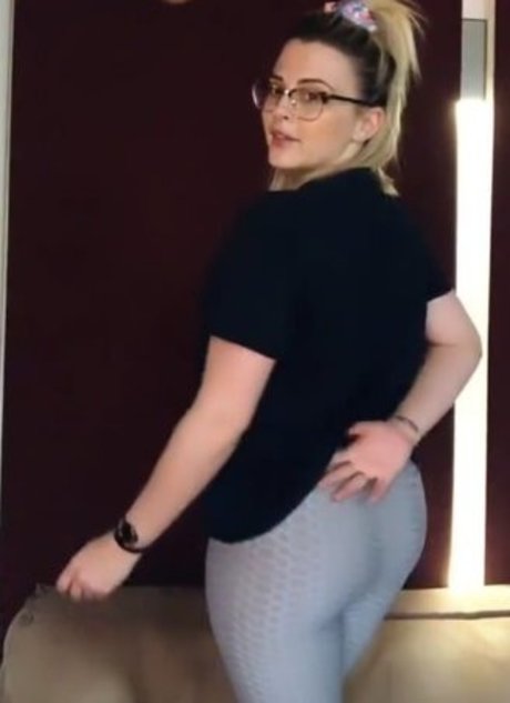 Photo nue de fuite OnlyFans de Kelly Vedovelli