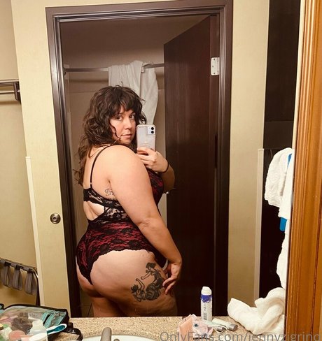 Naakte gelekte OnlyFans-foto van Jenny Zigrino