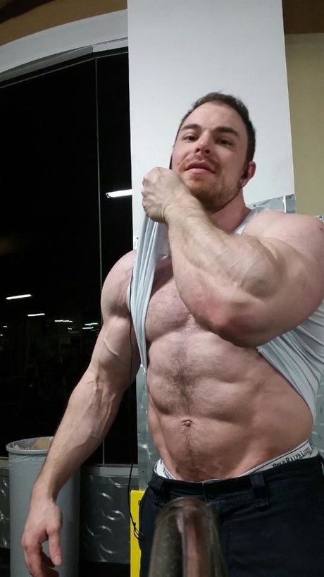 Nacktes geleaktes OnlyFans-Foto von Muscle God Brendan