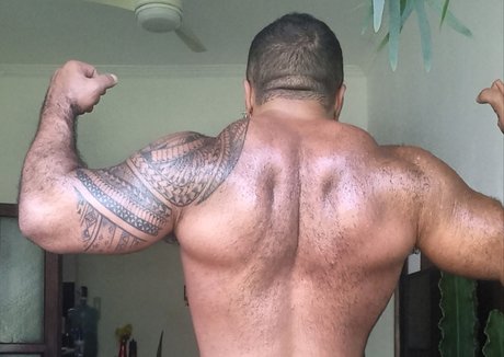 Naken lekkede OnlyFans-bilde av Musclebearbrazil
