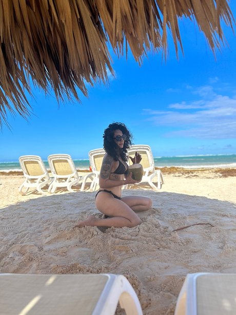 Обнаженная фотография утечки OnlyFans от Mejgan Sediqzadah