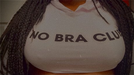 Naakte gelekte OnlyFans-foto van Ebony Queen