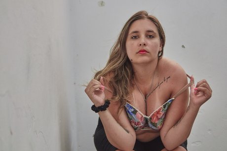 Naken lekkede OnlyFans-bilde av Genesis