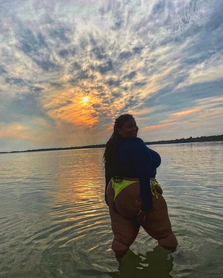 Ebony OnlyFansリークヌード写真