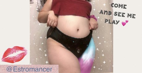 Naken läckt OnlyFans-bild av Estromancer