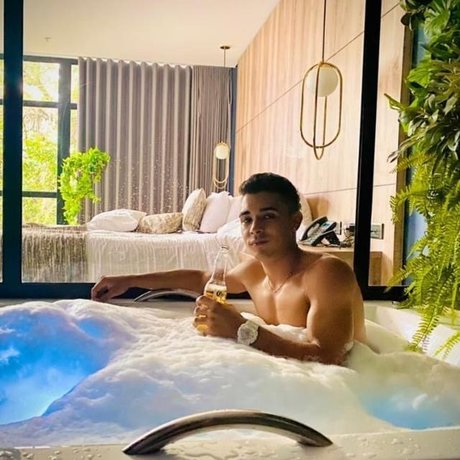 Обнаженная фотография утечки OnlyFans от Duvan Vasquez